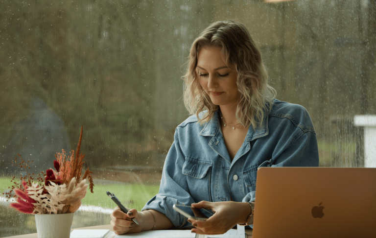 Pieke schrijft afspraak op voor Empowher